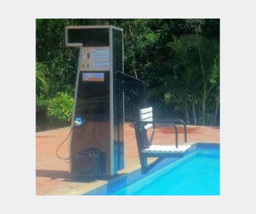  Swimming pool lift